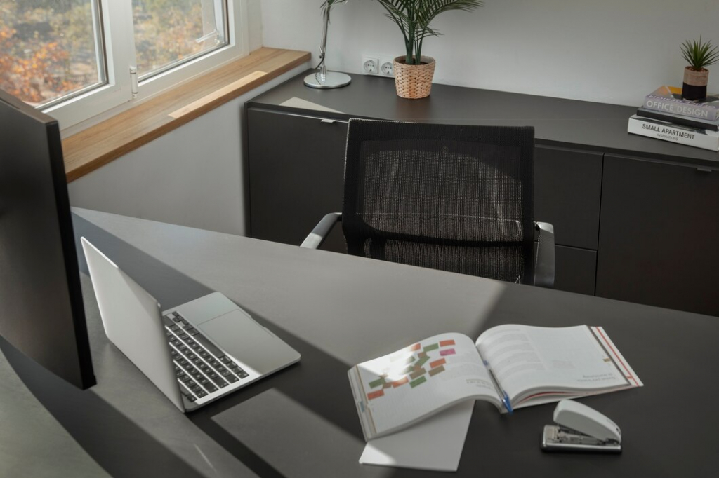 Преимущества использования столов-трансформеров в домашнем офисе